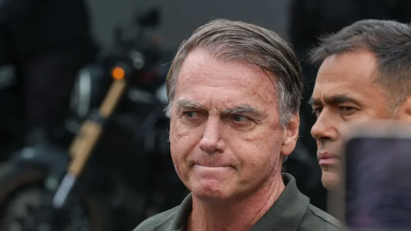 PGR dá aval para Bolsonaro fazer cirurgia no ombro