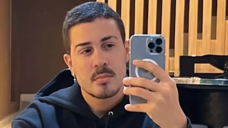 Carlinhos Maia é multado em R$ 1 milhão por vídeo de aves silvestres comendo churrasco em Noronha