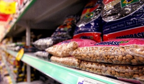 Excesso de chuvas causa aumento no preço do feijão