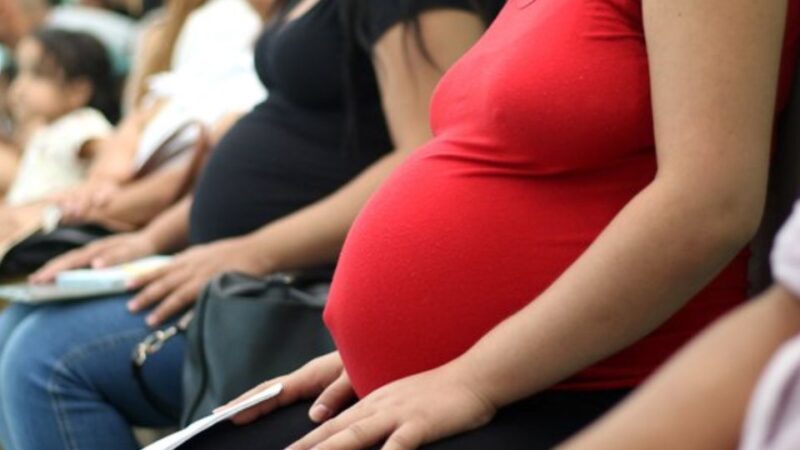 Em Pernambuco, 71,6% das mortes maternas atingem mulheres negras, diz Ministério da Saúde