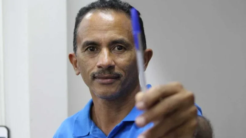 Manoel Gomes, do ‘Caneta Azul’, vira pré-candidato a deputado e viraliza ao responder “não sei” sobre propostas