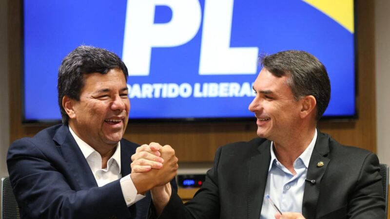 Mendonça Filho deixa o União Brasil e oficializa filiação ao PL em Brasília