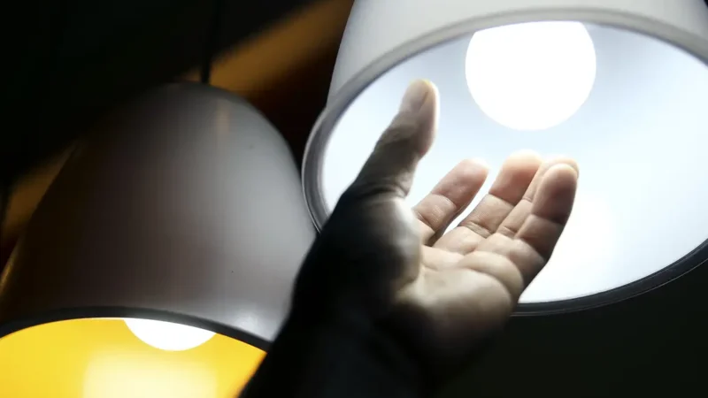 Aneel aprova R$ 5,5 bi para reduzir conta de luz em 22 distribuidoras