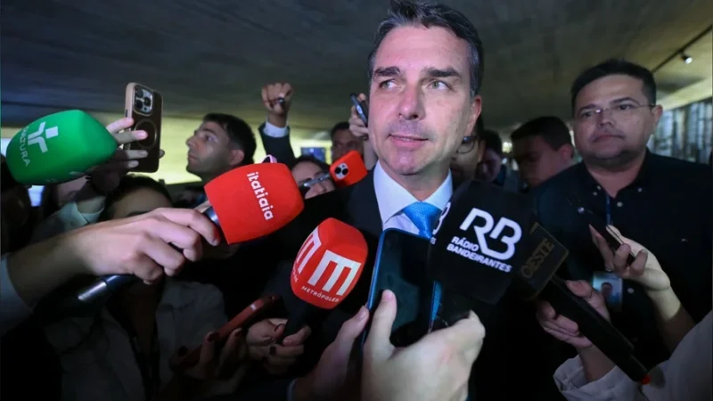 Flávio admite reunião com Vorcaro, quando banqueiro estava com tornozeleira eletrônica, ‘para botar ponto final na questão’ de filme