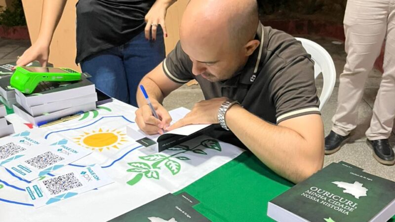Lançamento e noite de autógrafos marcam segunda edição do livro de Giarlam Agra sobre Ouricuri