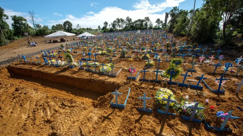 Negacionismo fez brasileiros “perderem” 3,4 anos de vida na pandemia