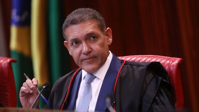Nunes Marques toma posse na presidência do TSE; Mendonça será vice