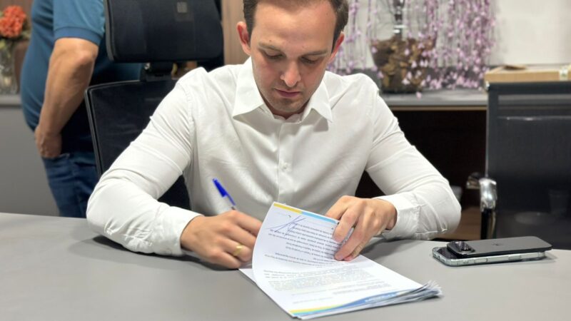 Como prometido, Victor Coelho assina convocação e nomeação de todos os aprovados do concurso de Ouricuri
