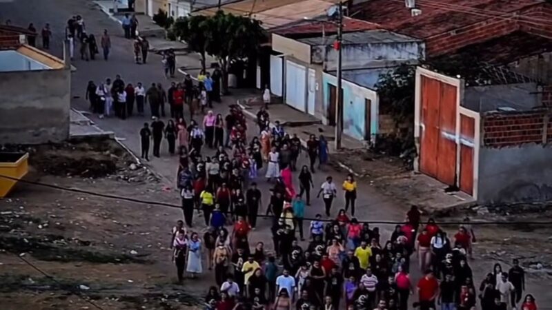 Procissão reúne fiéis e marca o fim da programação de Santo Antônio em Ouricuri