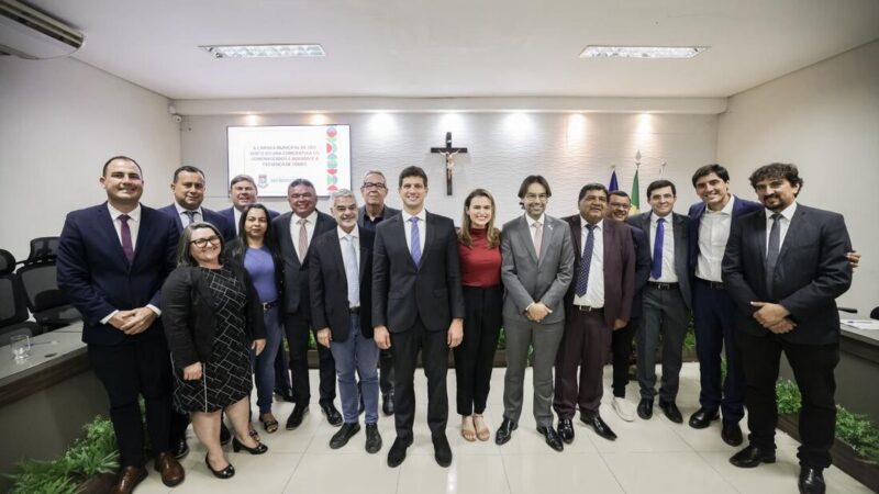 João Campos recebe título de cidadão de São Bento do Una