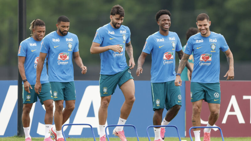 Seleção brasileira estreia no mata-mata da Copa nesta segunda-feira