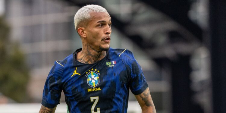 Wesley é cortado da Seleção Brasileira por lesão em amistoso