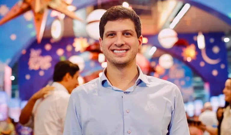 João Campos exalta a força da cultura popular em visita à Fenearte