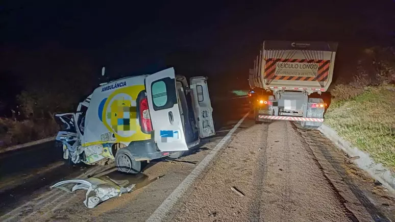 Três pessoas morrem após colisão entre ambulância de Ouricuri e carreta