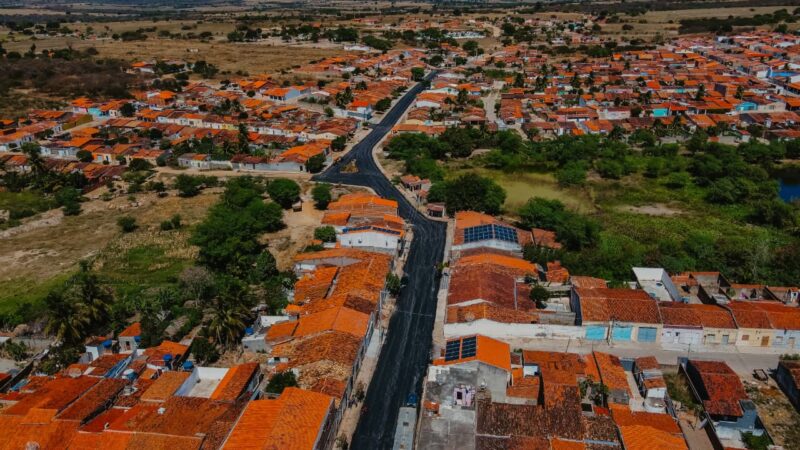 Programa de asfaltamento avança e contempla ruas do distrito de Nascente, em Araripina