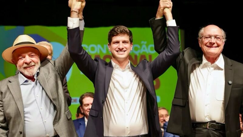 Lula diz ter orgulho de João Campos como candidato em PE durante convenção nacional do PSB