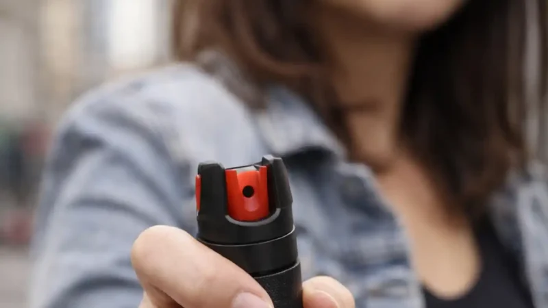 Venda de spray de pimenta é liberada para mulheres em todo o Brasil