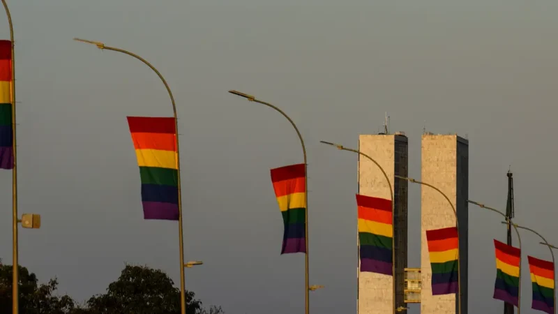 Candidaturas LGBT+ têm recorde em 2026 e se espalham por mais partidos