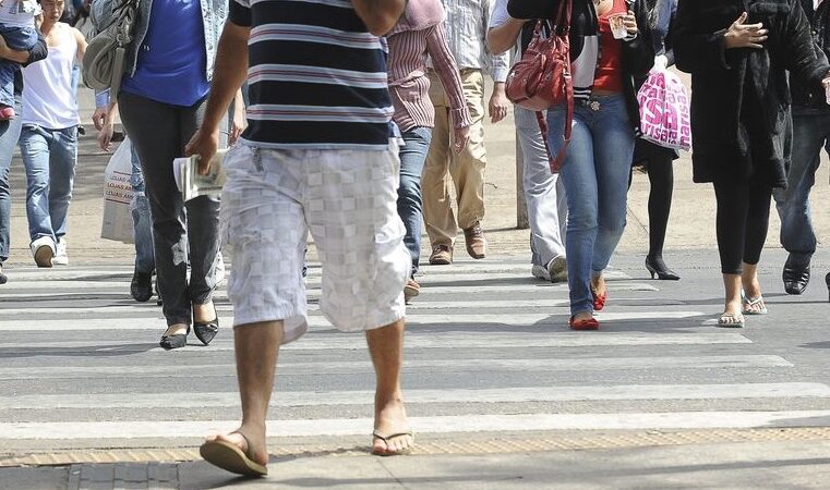 Desemprego cai e fica em 5,4% no trimestre encerrado em junho
