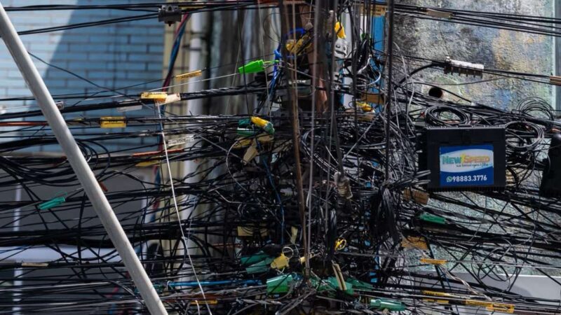 Cerca de 300 toneladas de fios irregulares foram retirados em três anos no estado, diz Neoenergia