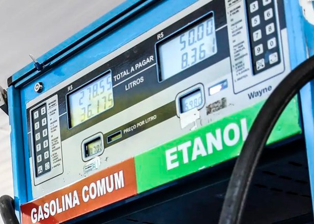 Gasolina com 32% de etanol passa a valer neste sábado (1º)