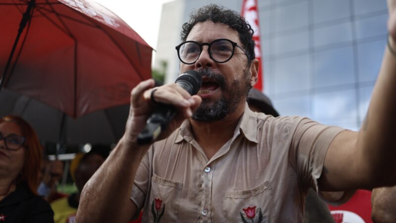 “Nosso governo não vai contratar empresas que praticam escala 6×1”, anuncia Ivan Moraes em manifestação