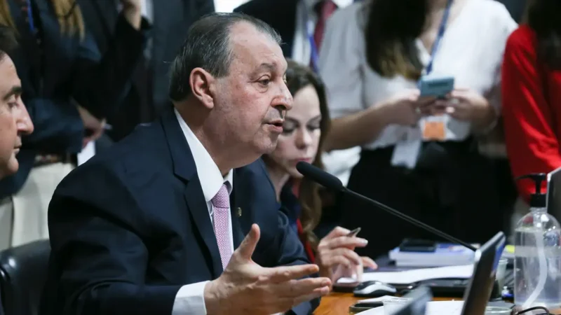 Relator da CCJ do Senado vota a favor da PEC do fim da escala 6×1