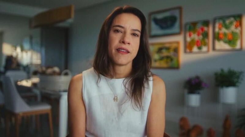 Raquel Lyra denuncia ataques em cartazes espalhados pelo Recife