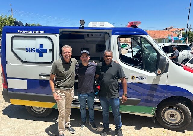 Victor Coelho entrega nova ambulância à Barra de São Pedro, conquistada através de Augusto Coutinho