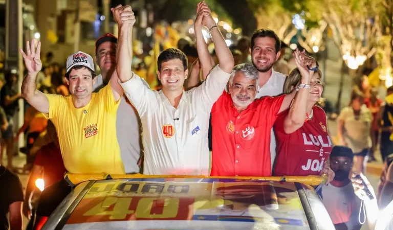 João Campos fecha sábado com ruas tomadas em Surubim após percorrer quatro cidades do Agreste Setentrional