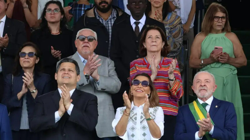 Desfile de 7 de Setembro em Brasília tem Lula, Fachin, Alcolumbre e Motta