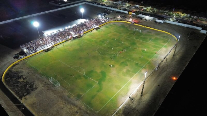 Estádio Bigodão lotado marca inauguração da iluminação em Ouricuri