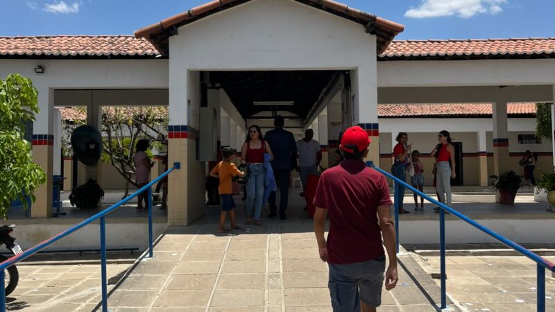 Votação tem grande fluxo de eleitores em Ouricuri, mas tempo de espera segue rápido e quase sem filas